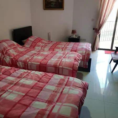 3 Bedrooms Flat At