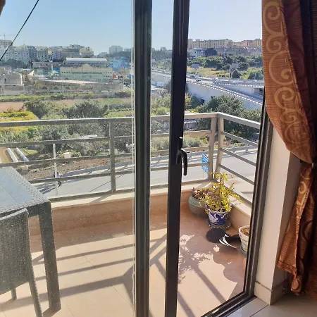 شقة 3 Bedrooms Flat At
